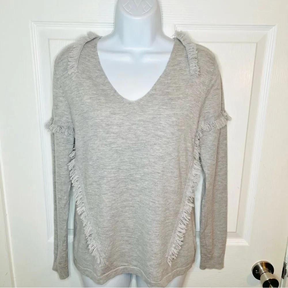 One Grey Day Long Sleeve VNeck Fringe Trim Wool Blend Sweater Lightweight Gray M